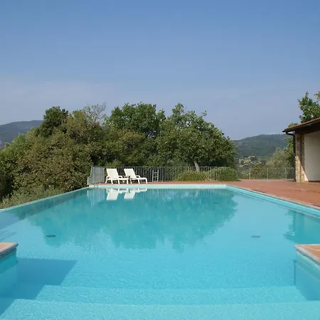 Дом отдыха Warm Holiday Home In Foiano Della Chiana Tuscany With A Lake