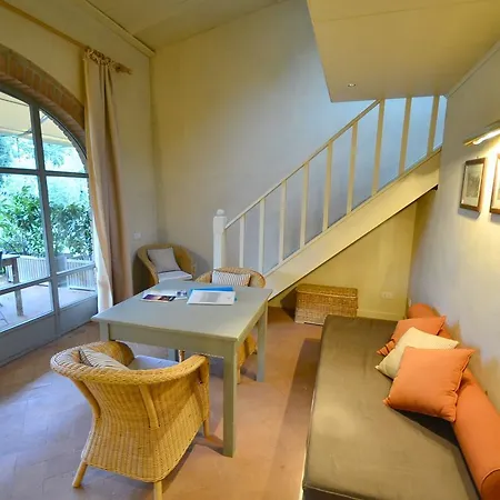 Warm Holiday Home In Foiano Della Chiana Tuscany With A Lake Дом отдыха
