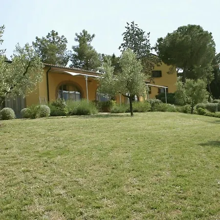 Warm Holiday Home In Foiano Della Chiana Tuscany With A Lake Дом отдыха Суверето