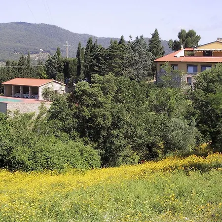 Warm Holiday Home In Foiano Della Chiana Tuscany With A Lake Дом отдыха